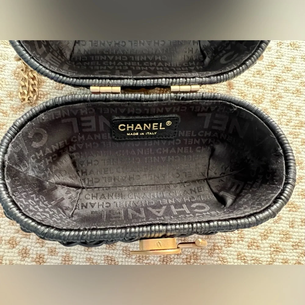 CHANEL Heart Lock Wicker Bag Cruise 2004/2005 ♥️ - Picture 8 of 16